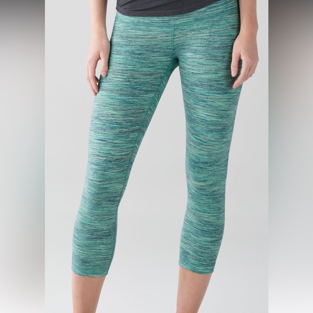 105.Lululemon Wunder Under Crop (Hi-Rise)
Space Dye Camo Alberta Lake Fresh Teal